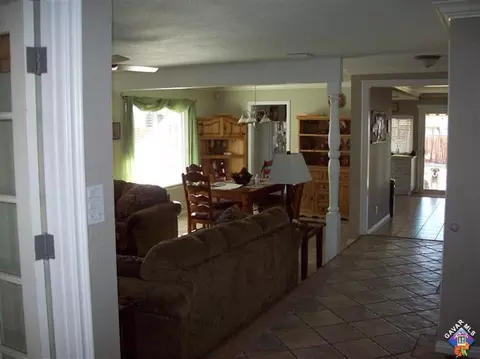 44105 Sancroft Ave, Lancaster, CA 93535 photo 2