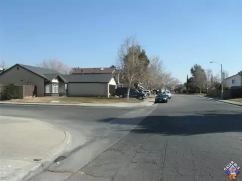 611 E Ivesbrook St, Lancaster, CA 93535 photo 2