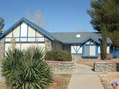 611 E Ivesbrook St, Lancaster, CA 93535 photo 1
