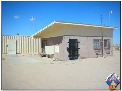 7671 E Quartz Rd, Cantil, CA 93519 photo 2
