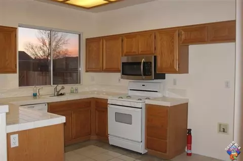 42021 Ash, Lancaster, CA 93536 photo 4