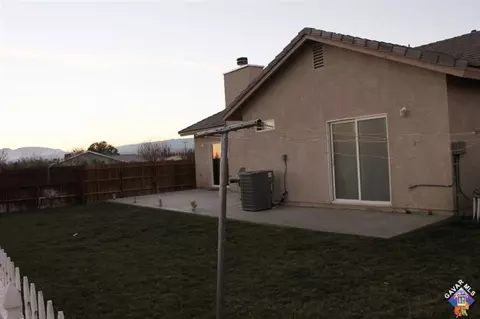 2748 Encina Ave, Mojave, CA 93501 photo 2