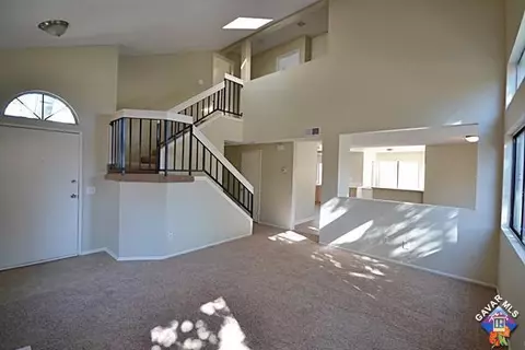 552 Jenner St E, Lancaster, CA 93535 photo 2