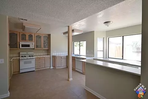 552 Jenner St E, Lancaster, CA 93535 photo 6