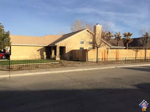 2106 Bend Ave, Lancaster, CA 93535 photo 2