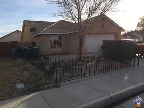 2106 Bend Ave, Lancaster, CA 93535 photo 4