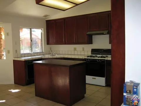 37341 Starcrest St, Palmdale, CA 93550 photo 4