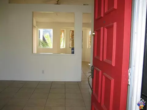 37341 Starcrest St, Palmdale, CA 93550 photo 2