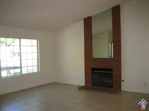 37341 Starcrest St, Palmdale, CA 93550 photo 3