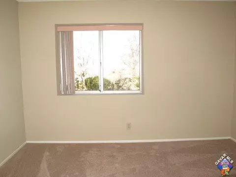 5709 Smoke Tree Rd, Phelan, CA 92371 photo 16