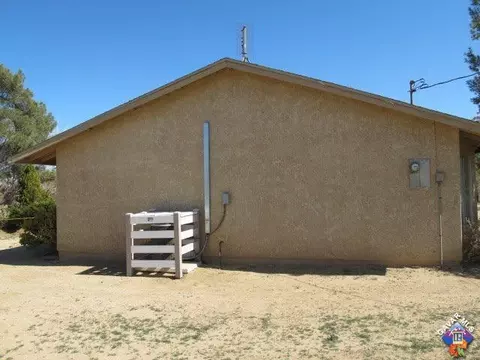 5709 Smoke Tree Rd, Phelan, CA 92371 photo 3