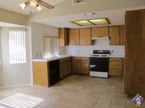 5709 Smoke Tree Rd, Phelan, CA 92371 photo 9