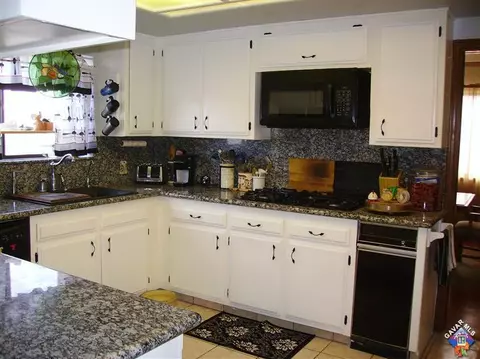 42946 Sachs Dr, Lancaster, CA 93536 photo 4