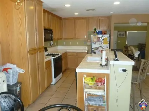 45343 Robinson Dr, Lancaster, CA 93535 photo 9