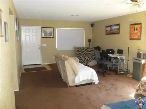 45343 Robinson Dr, Lancaster, CA 93535 photo 4