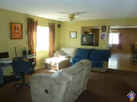 45343 Robinson Dr, Lancaster, CA 93535 photo 3