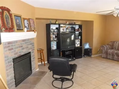 45343 Robinson Dr, Lancaster, CA 93535 photo 5