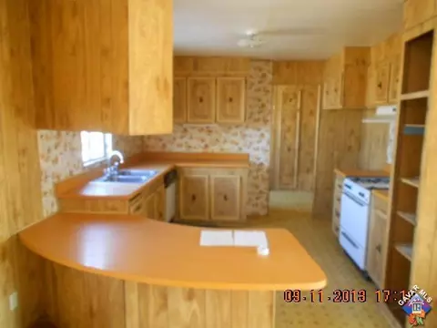 26220 Yosemite St, Mojave, CA 93501 photo 2