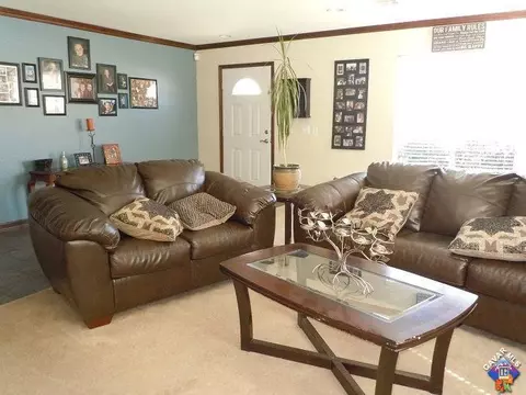 42131 Tropez Dr, Lancaster, CA 93536 photo 3