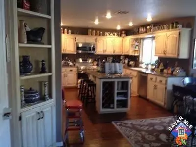 27661 Wagon Wheel Ct, Tehachapi, CA 93561 photo 2