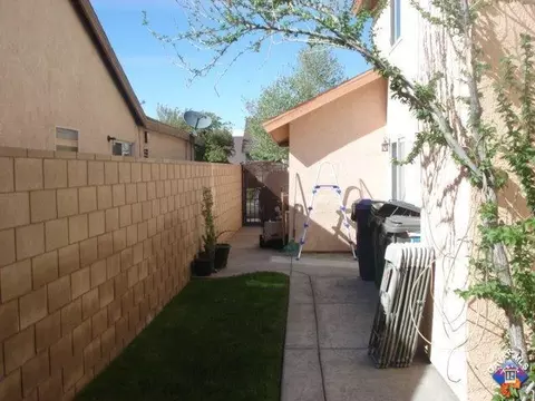 1610 Bluebell St, Lancaster, CA 93535 photo 3