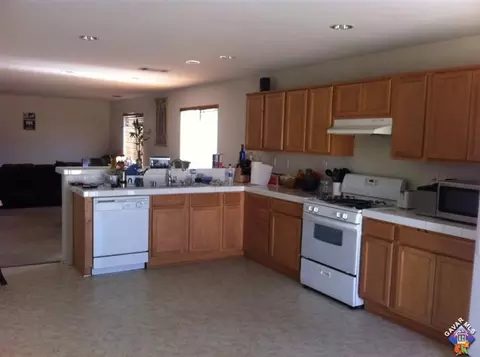 3015 E Lingard St, Lancaster, CA 93535 photo 3
