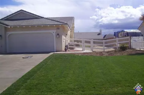 1758 Whitlatch Dr, Lancaster, CA 93535 photo 4