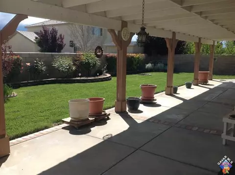 2050 W Hart St, Lancaster, CA 93536 photo 2