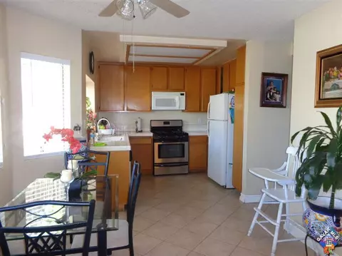 37622 Barbara Ln, Palmdale, CA 93550 photo 2