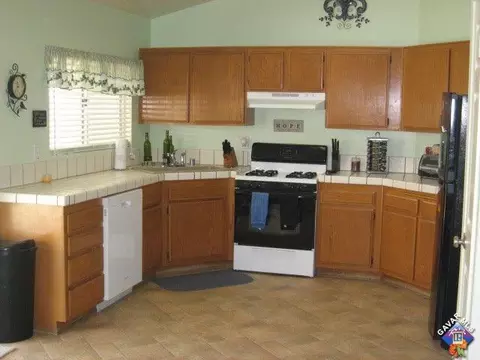 43310 8th St, Lancaster, CA 93535 photo 3