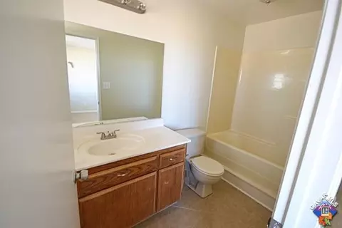 15811 Valeport Ave, Lancaster, CA 93535 photo 11