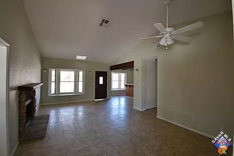 15811 Valeport Ave, Lancaster, CA 93535 photo 3