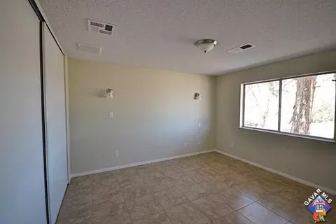 15811 Valeport Ave, Lancaster, CA 93535 photo 9