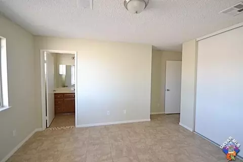 15811 Valeport Ave, Lancaster, CA 93535 photo 10