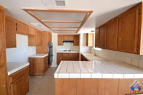15811 Valeport Ave, Lancaster, CA 93535 photo 5