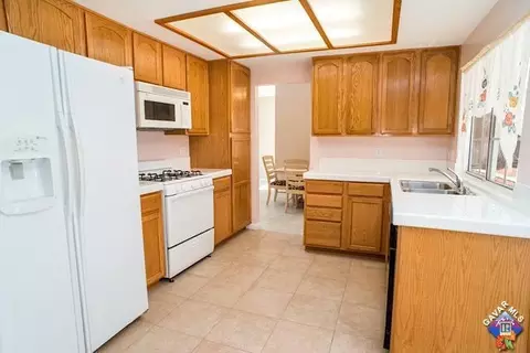 37613 Peach Dr, Palmdale, CA 93550 photo 6