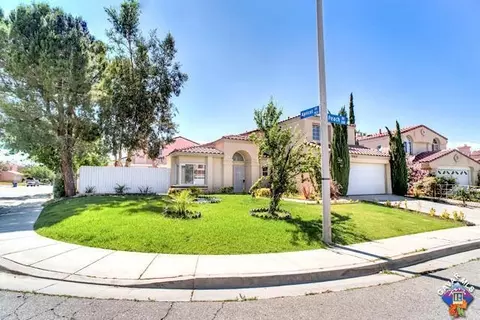 37613 Peach Dr, Palmdale, CA 93550 photo 2