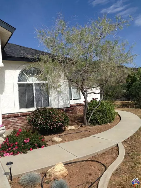 21535 Oak Knoll Dr, Tehachapi, CA 93561 photo 3