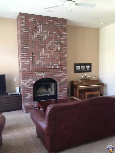 21535 Oak Knoll Dr, Tehachapi, CA 93561 photo 4