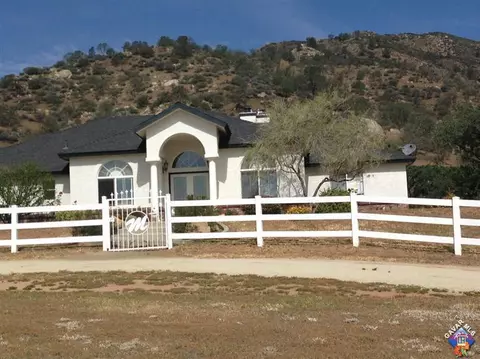21535 Oak Knoll Dr, Tehachapi, CA 93561 photo 1