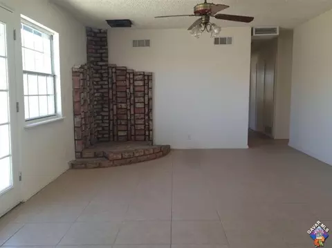 45568 5th St, Lancaster, CA 93535 photo 3