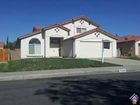 43916 Fallon Dr, Lancaster, CA 93535 photo 2