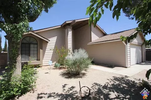 37206 Crescent Ct, Palmdale, CA 93550 photo 2