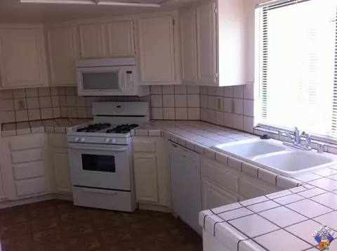37242 Crescent Ct, Palmdale, CA 93550 photo 3