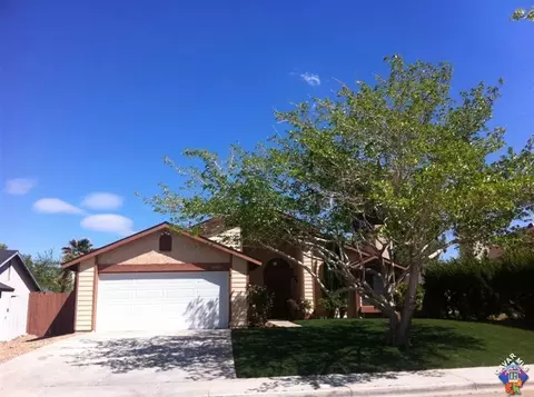 37242 Crescent Ct, Palmdale, CA 93550 photo 2