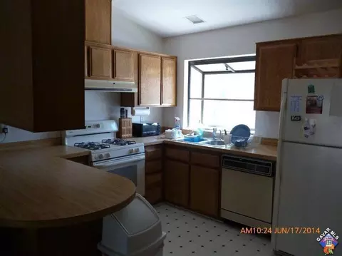 14305 Winchester Dr, Mojave, CA 93501 photo 2