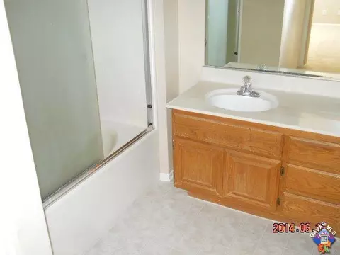 638 Beverly Ct, Lancaster, CA 93535 photo 14