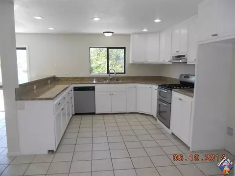 28200 Black Gold Way, Tehachapi, CA 93561 photo 3