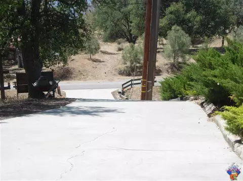 21321 Carriage Dr, Tehachapi, CA 93561 photo 3