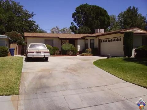 45128 Lorimer Ave, Lancaster, CA 93534 photo 2